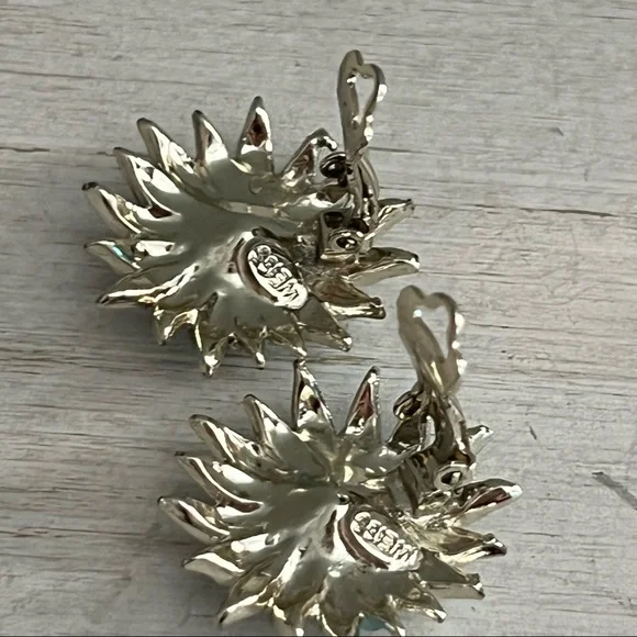 Weiss Vintage Light Blue Enamel AB Rhinestone 1940s Brooch and Earrings Set - Picture 11 of 16